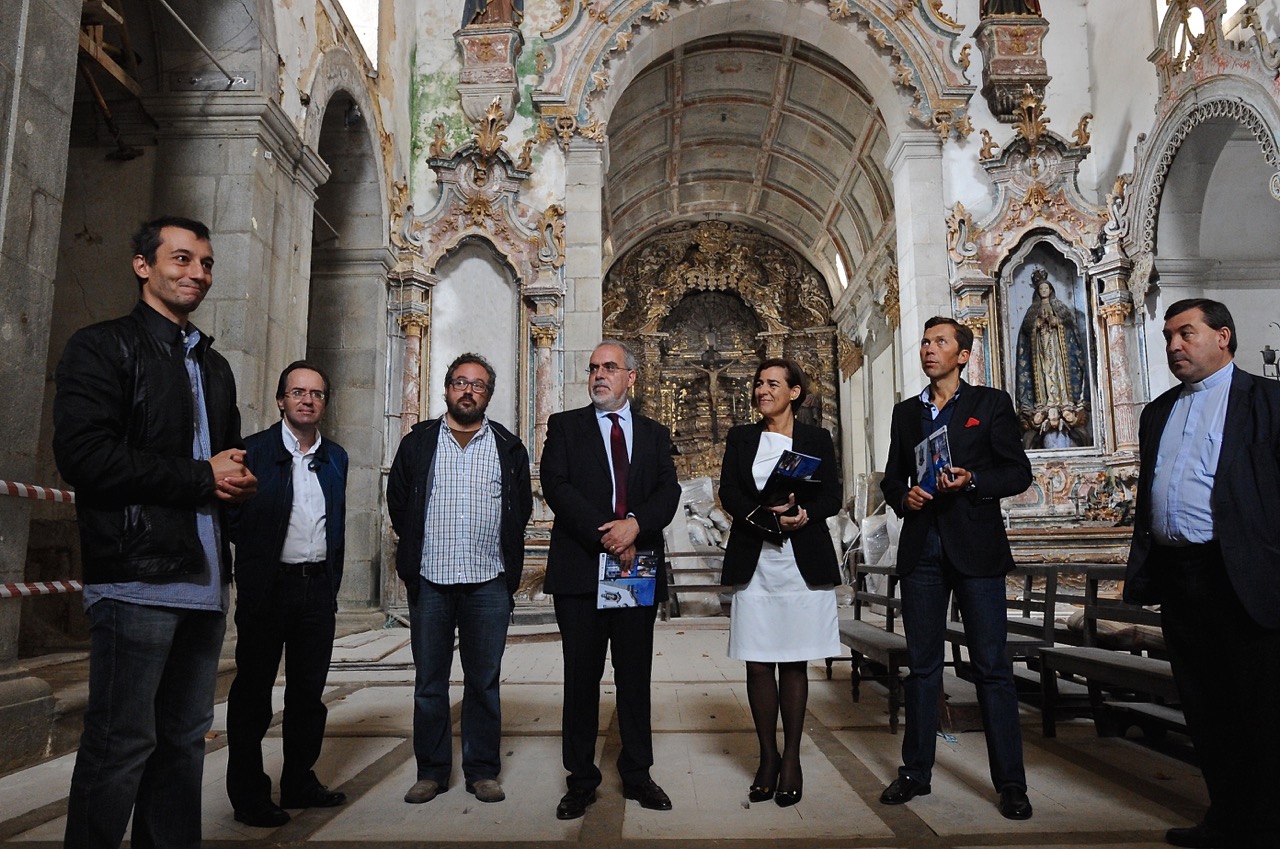 Câmara e Paróquia visitam obras da Igreja de Santo António