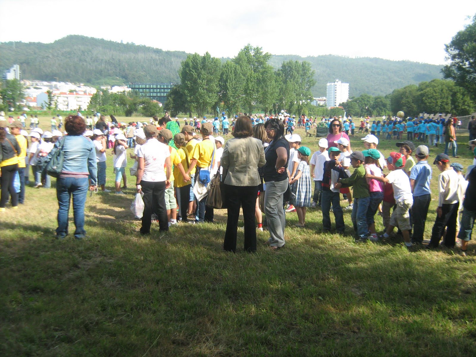 Mais de mil alunos de Viana aprendem ciência e a preservar o ambiente