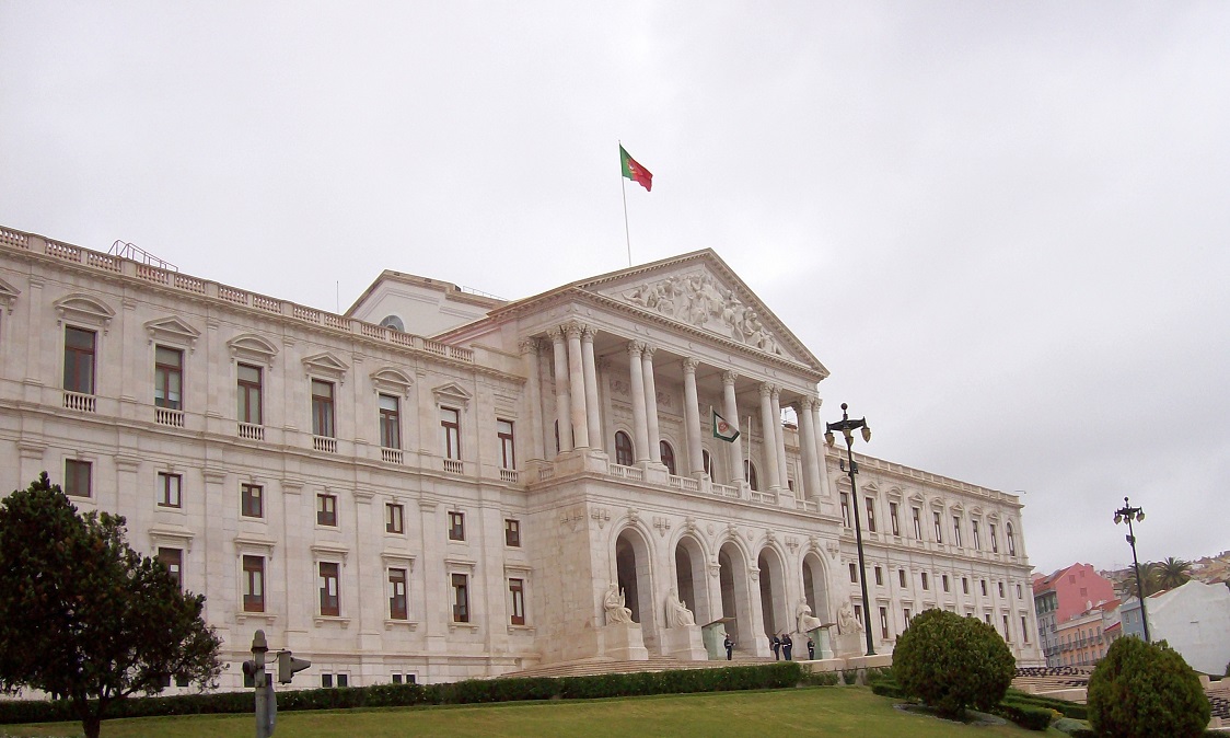 Propostas da esquerda para revogar alterações à lei do aborto hoje em debate no Parlamento