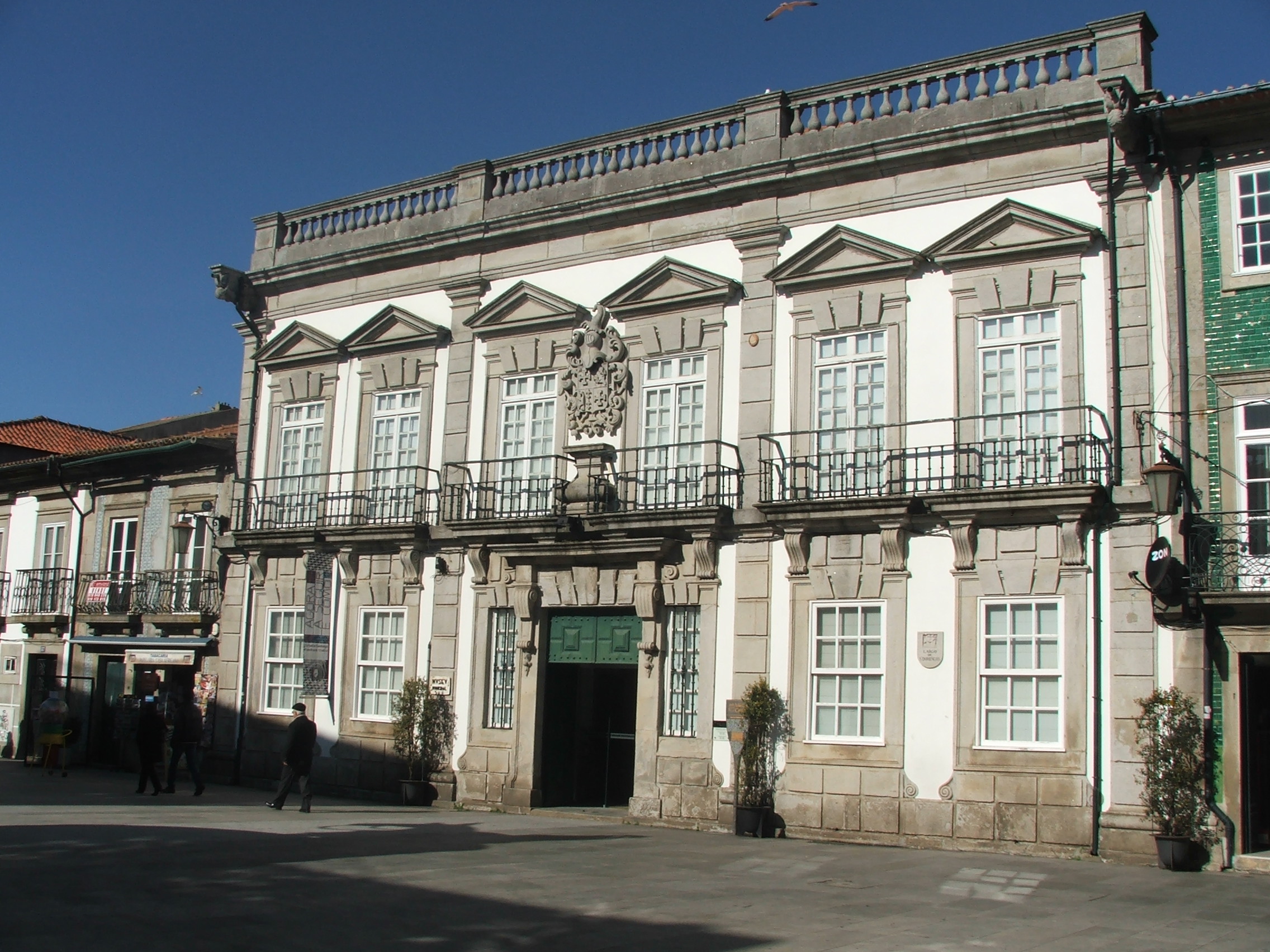 Pintor galego conquista prémio de melhor obra de bienal luso-galaica patente em Viana