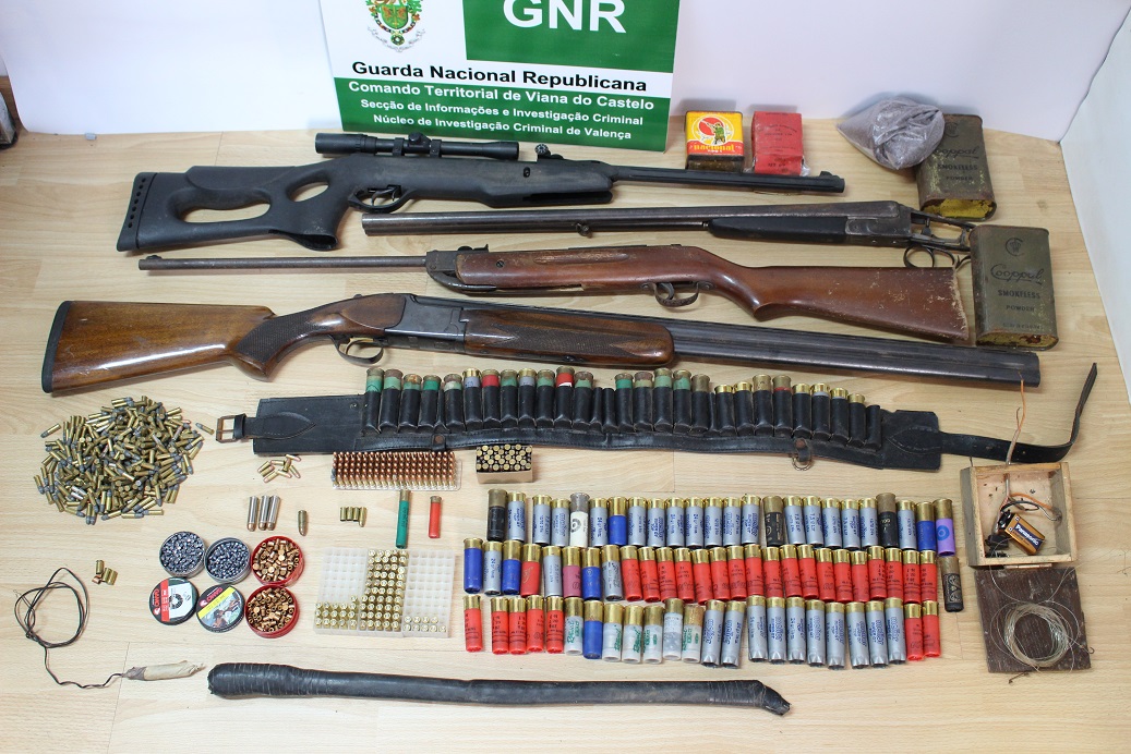 GNR detém em Vila Nova de Cerveira um homem na posse de arma proibida e explosivos