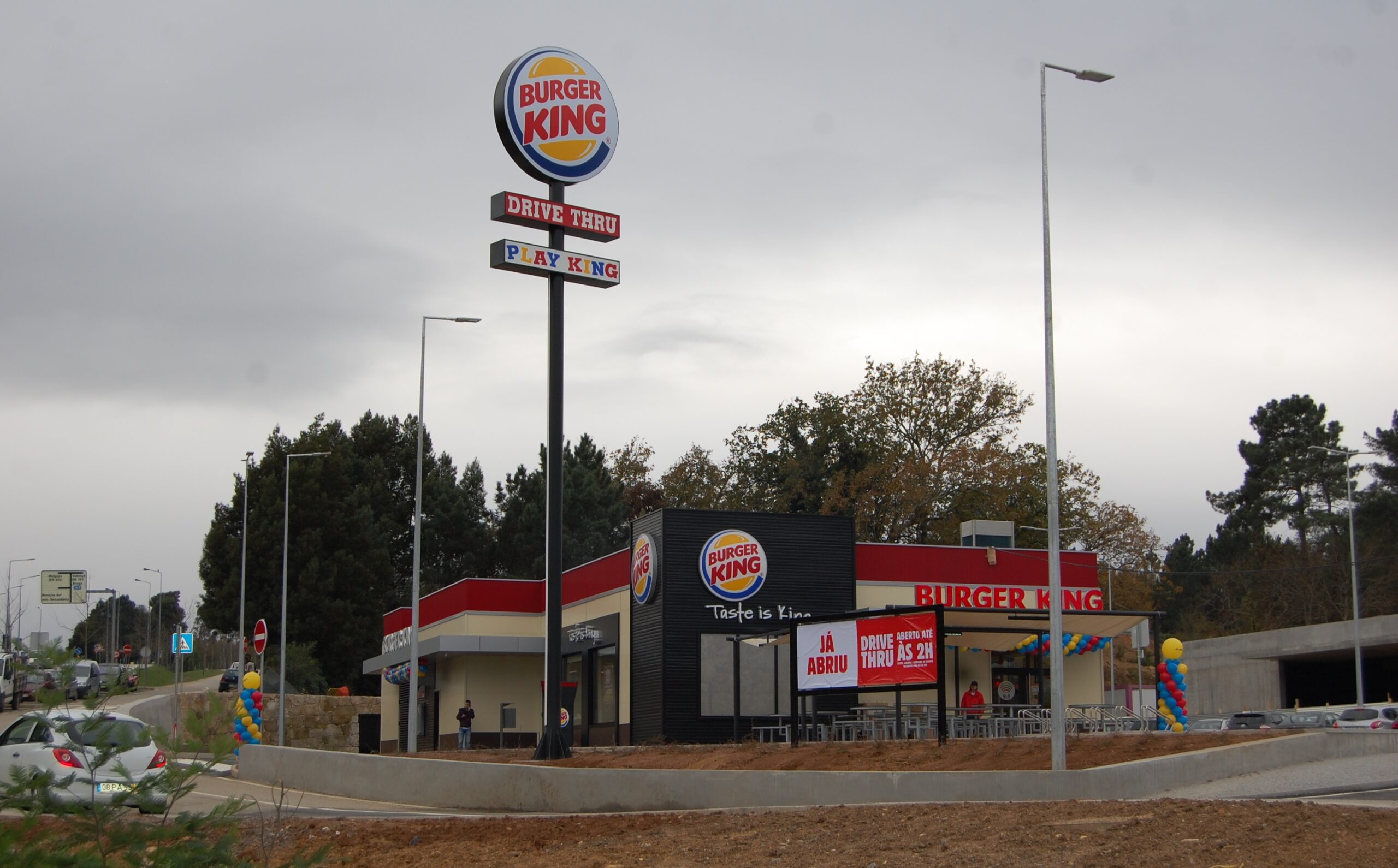 Restaurante de ‘fast food’ cria 17 novos postos de trabalho em Monção