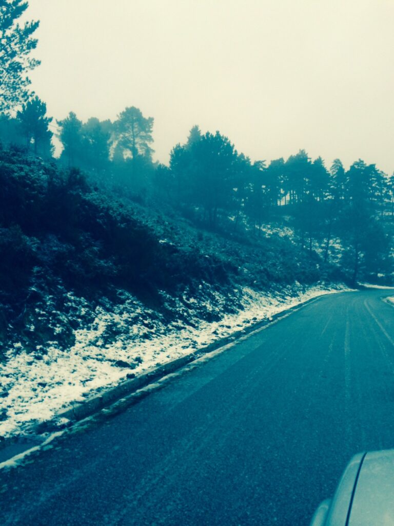 Acessos a Padroso, em Arcos de Valdevez, cortado pela neve