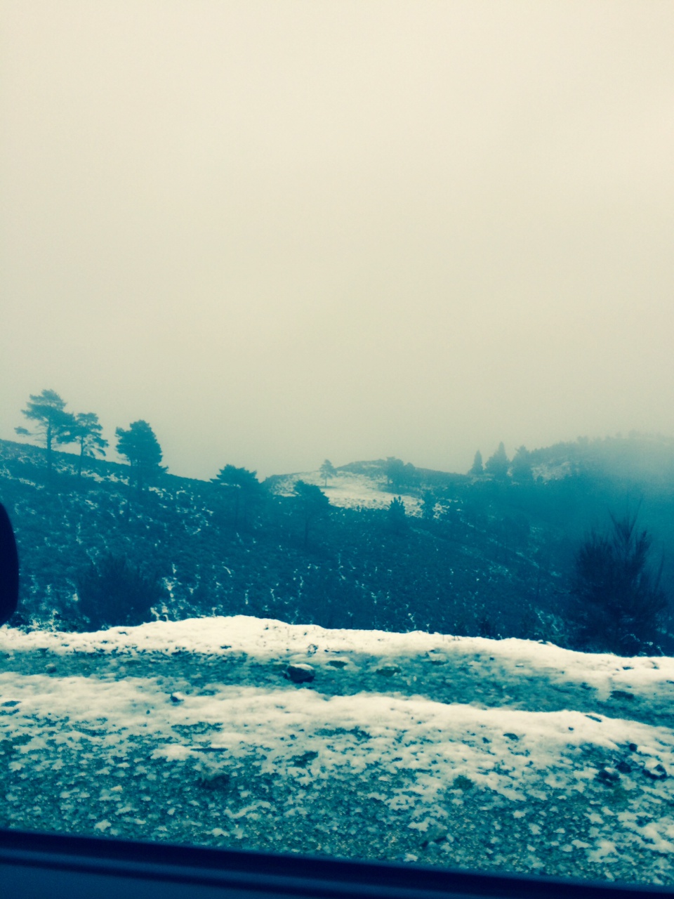 Acessos a Padroso, em Arcos de Valdevez, cortado pela neve