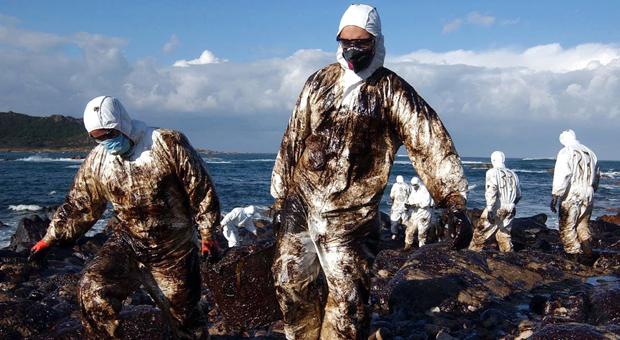 Comandante do petroleiro Prestige condenado  a dois anos de prisão
