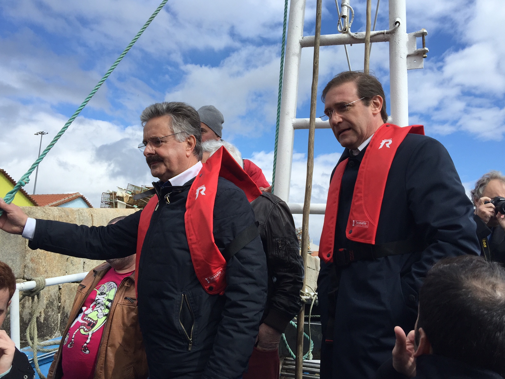 Pescadores de Viana queixam-se a Passos Coelho do assoreamento da barra
