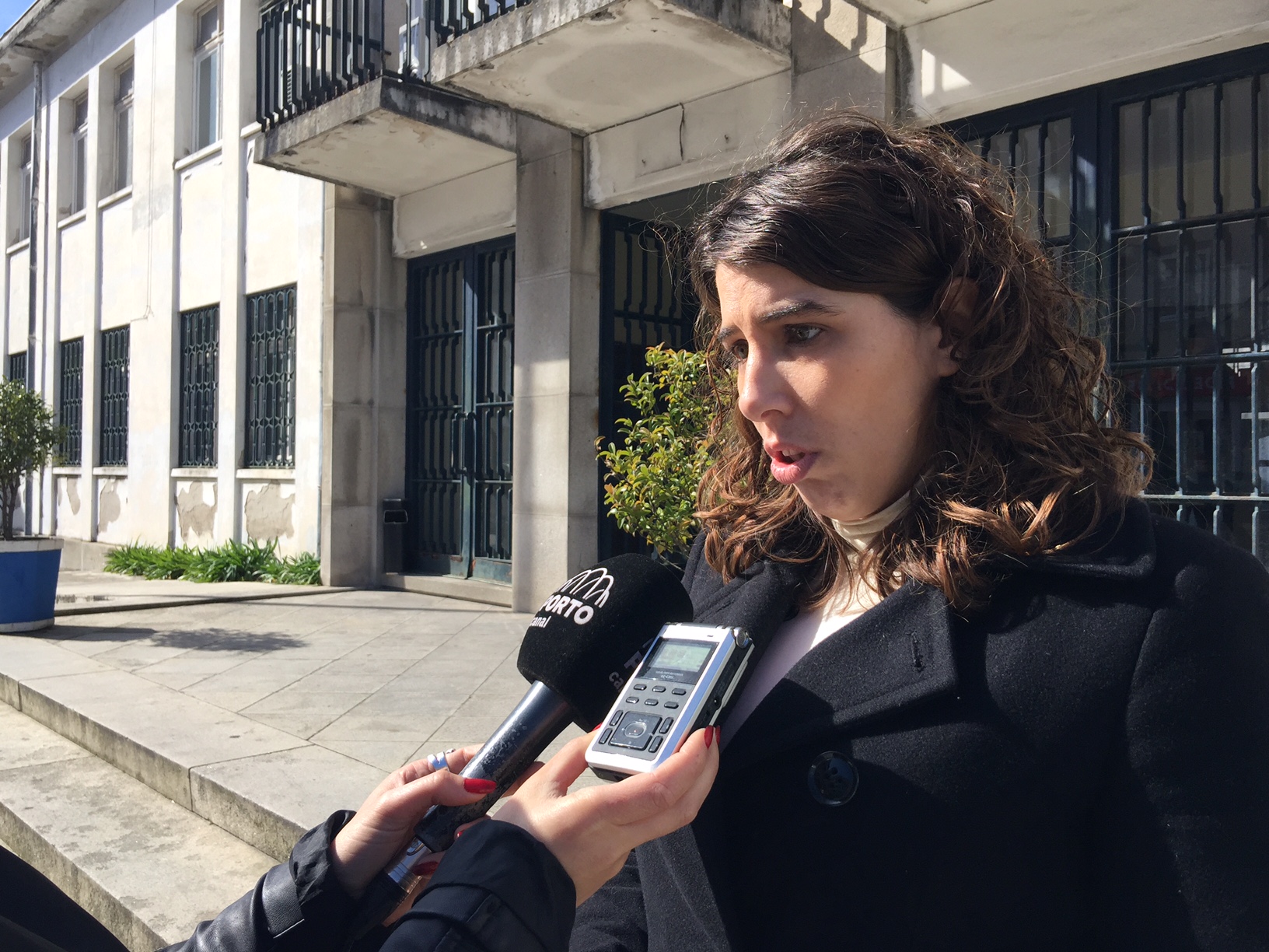Tribunal de Faro ordena entrega menina ao pai que está a ser investigado por abuso sexual