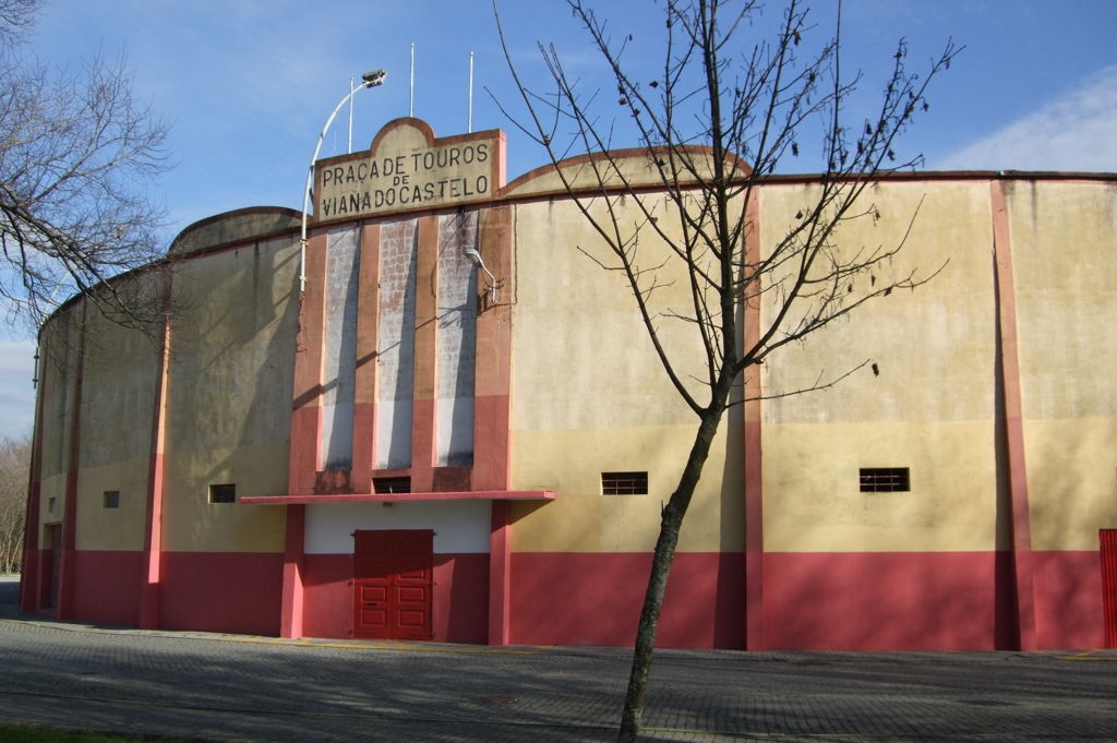 Projeto de reconversão de praça de touros de Viana em pavilhão desportivo apresentado este mês