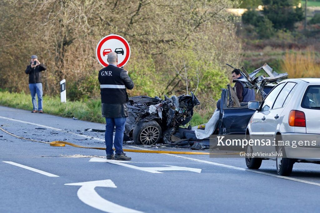 Carreço: Colisão que envolveu autocarro da AVIC e dois ligeiros fez 5 feridos, um em estado grave