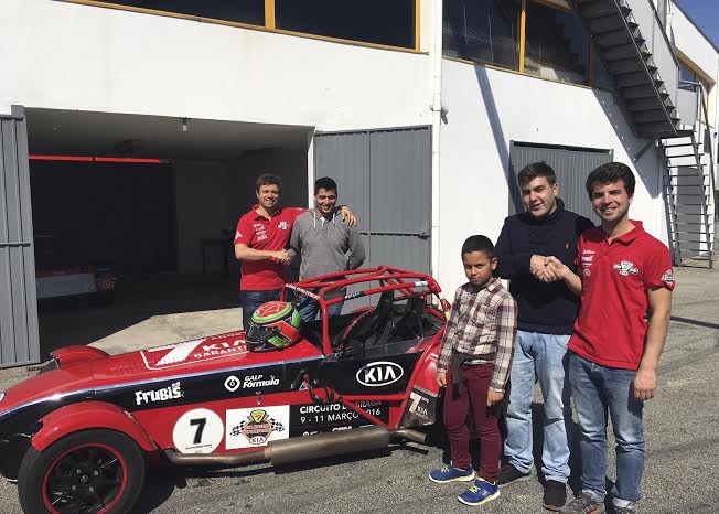 Dupla de pilotos portugueses estreia-se em Inglaterra no troféu Super Seven