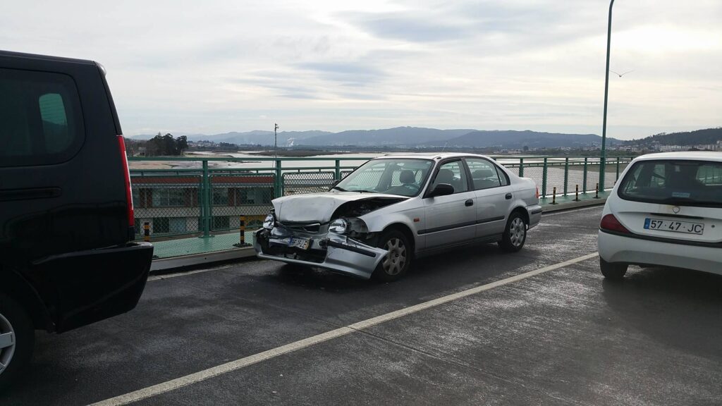 Choque em cadeia na ponte Eiffel de Viana faz três feridos ligeiros