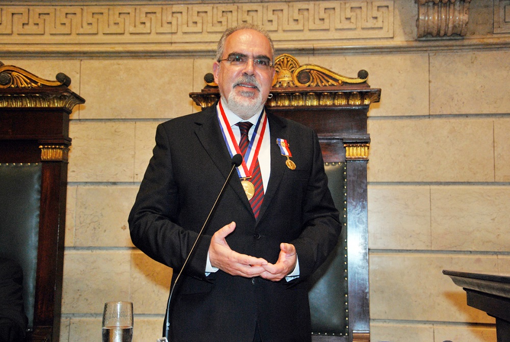 Autarca de Viana recebe medalhas de mérito no Rio de Janeiro