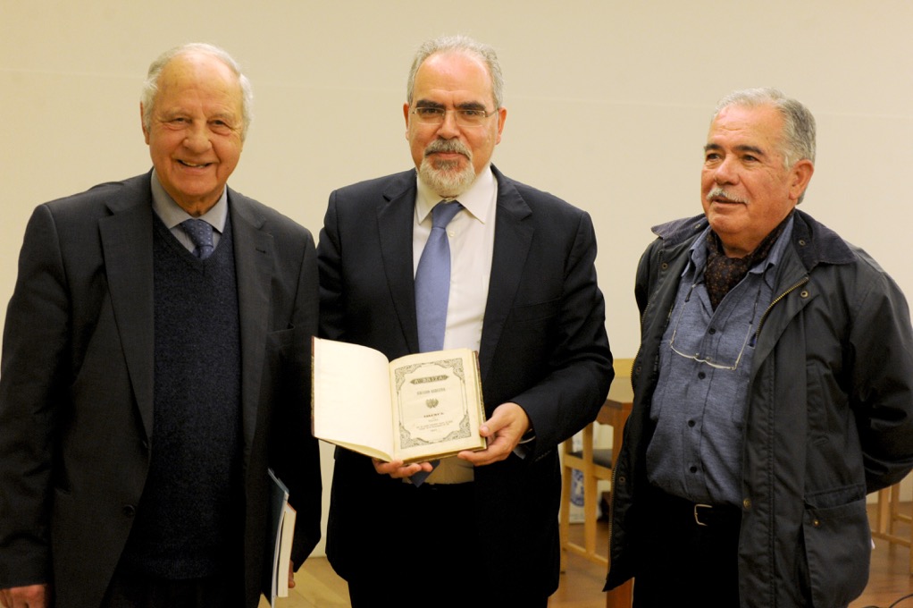 Primeira edição de revista publicada em Viana do Castelo oferecida à Câmara