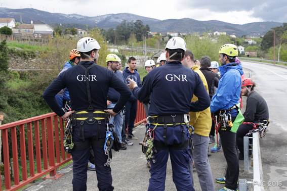 Alunos do mestrado em Desporto Natureza do IPVC recebem formação da Unidade de Intervenção em Montanha da GNR