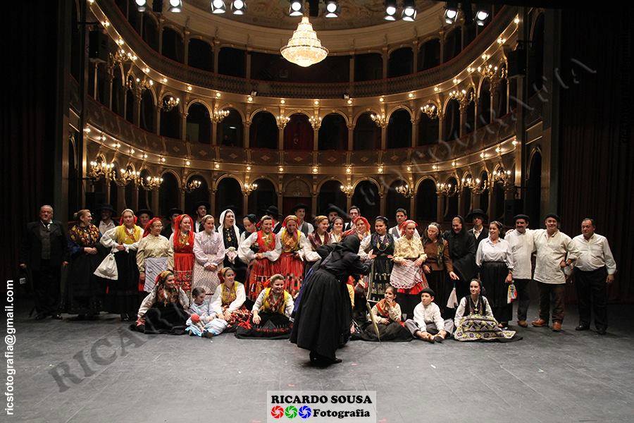 Grupo de Santa Marta de Portuzelo e dois artesãos vianenses no México para representar Portugal