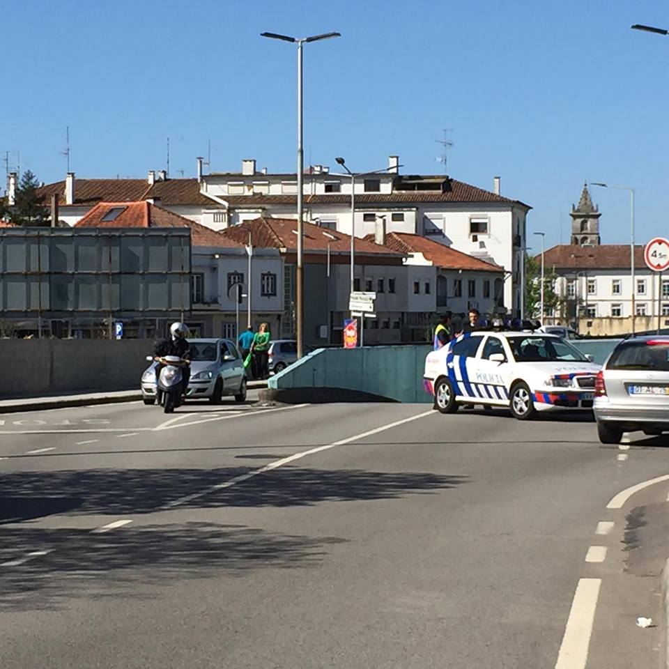Viaduto de Santo António temporariamente cortado ao trânsito para limpeza da via após acidente