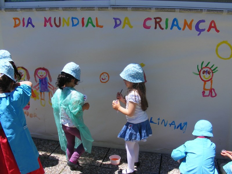 Cerca de 3.000 crianças celebram Dia Mundial em Viana