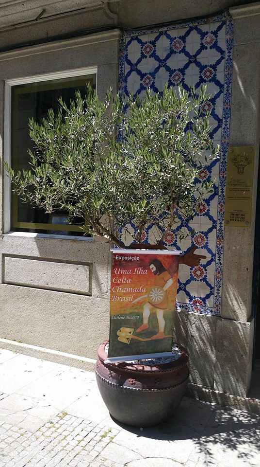 Artista brasileira conduz visita guiada a exposição de cultura celta na Casa Manuel Espregueira e Oliveira