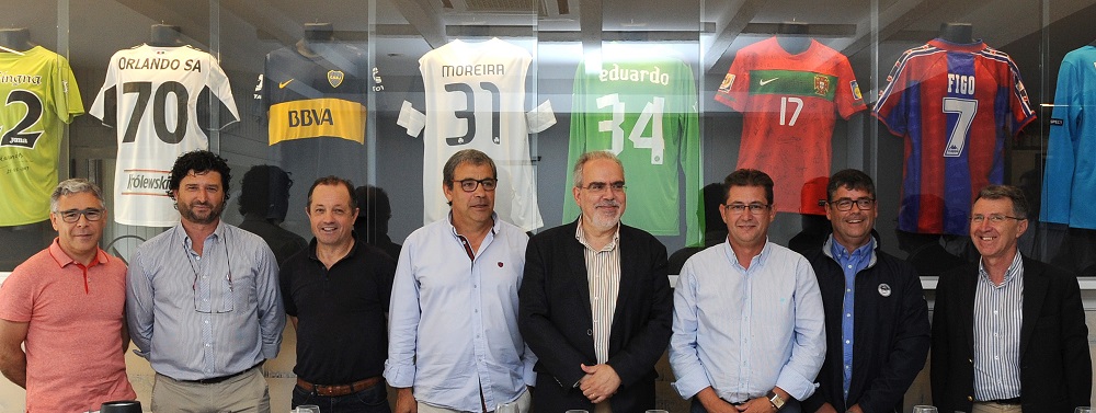 Câmara de Viana requalifica pisos sintéticos de futebol de seis associações e clubes