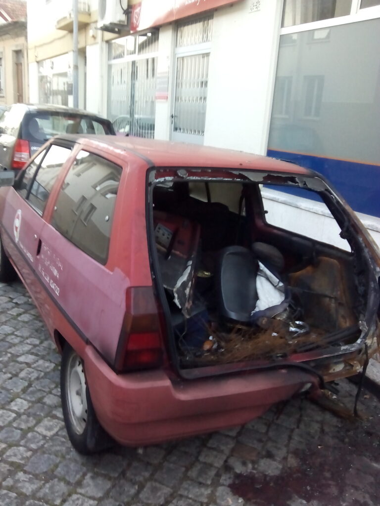 PJ investiga caso de viatura da paróquia de Nossa Senhora de Fátima incendiada