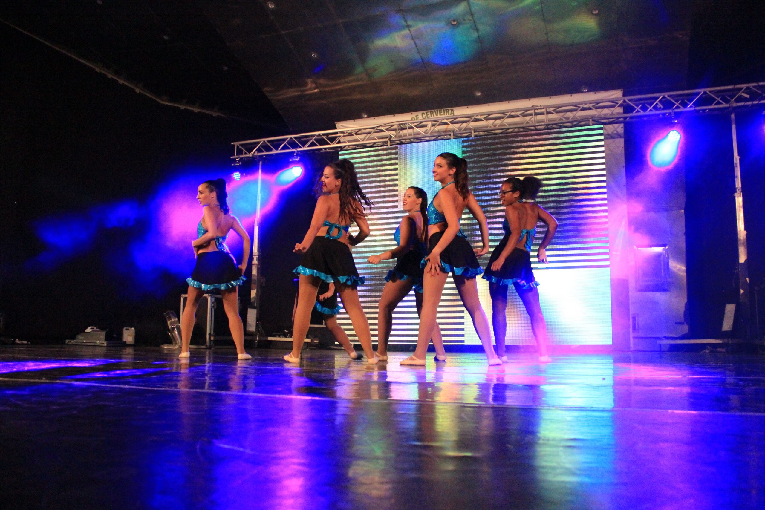 Cerca de mil bailarinos de Portugal e Galiza atuam no Dancerveira a partir de amanhã