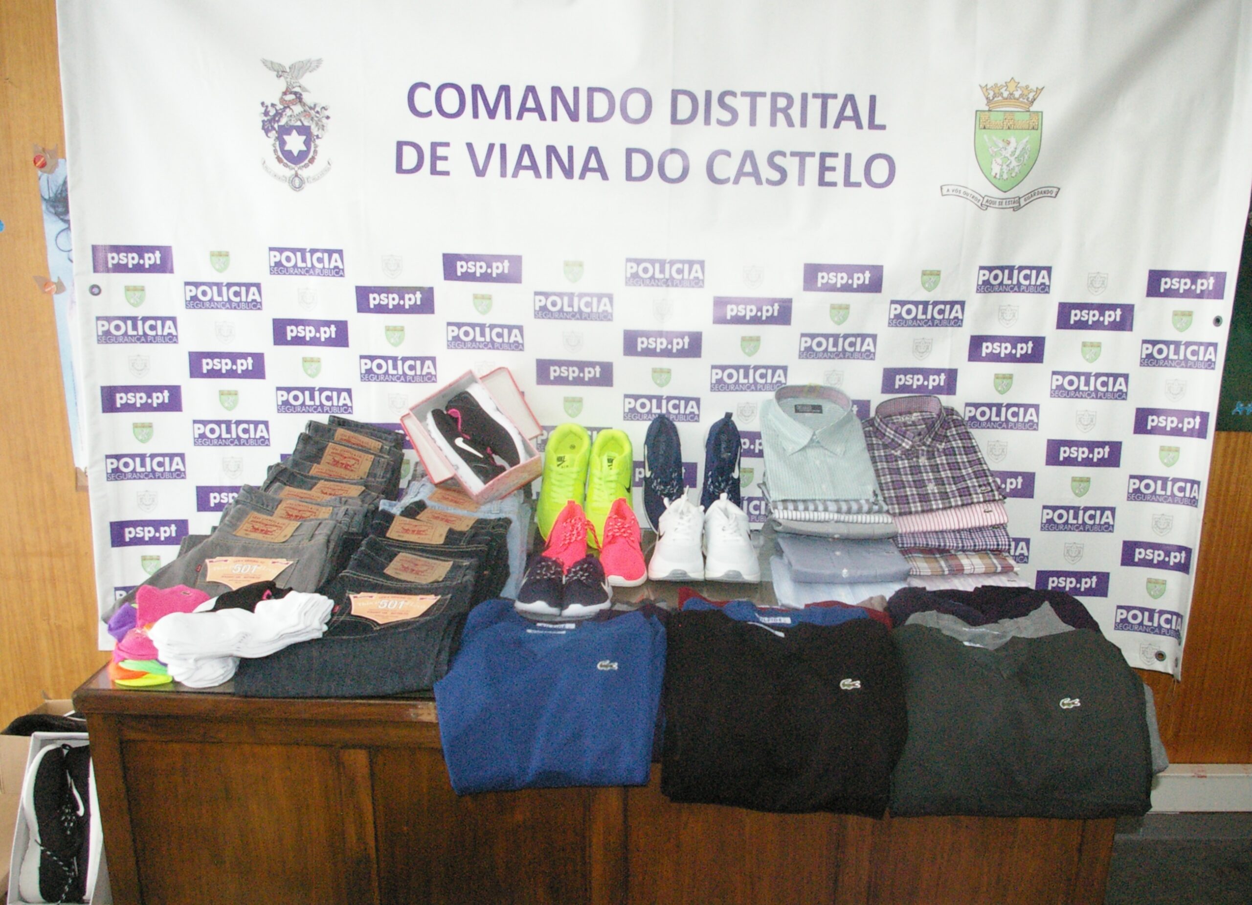 PSP aprende contrafação nas feiras de Viana e Ponte de Lima