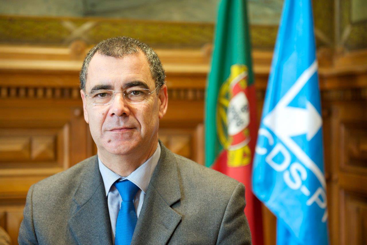 Assunção Cristas lamenta renúncia de Abel Baptista