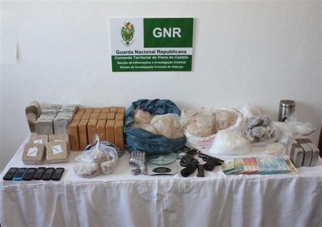 Investigação a furto de camião tropeça em 33 quilos de droga