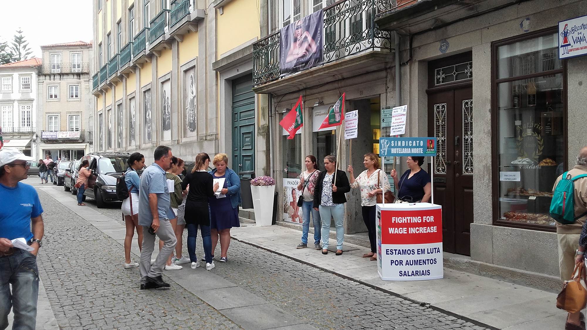 Sindicato de hotelaria promoveu em Viana ação de luta  por melhores salários