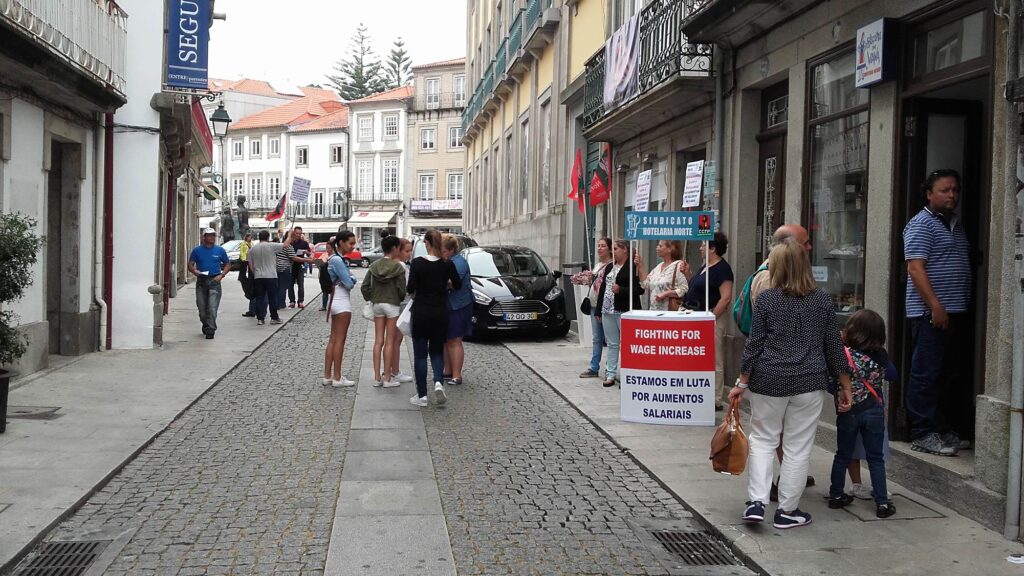 Sindicato de hotelaria promoveu em Viana ação de luta por melhores salários