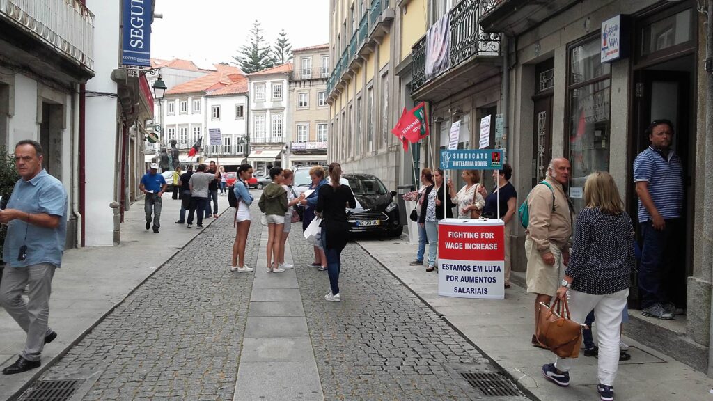 Sindicato de hotelaria promoveu em Viana ação de luta por melhores salários