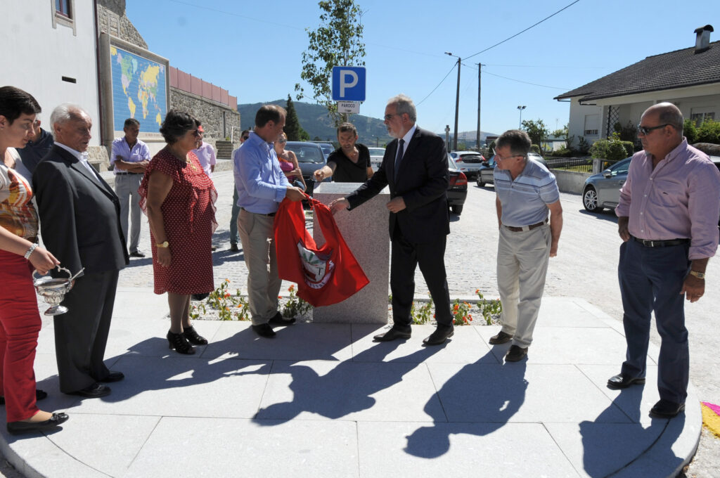Inauguradas obras de requalificação da Avenida e do Cruzeirinho de Vila de Punhe