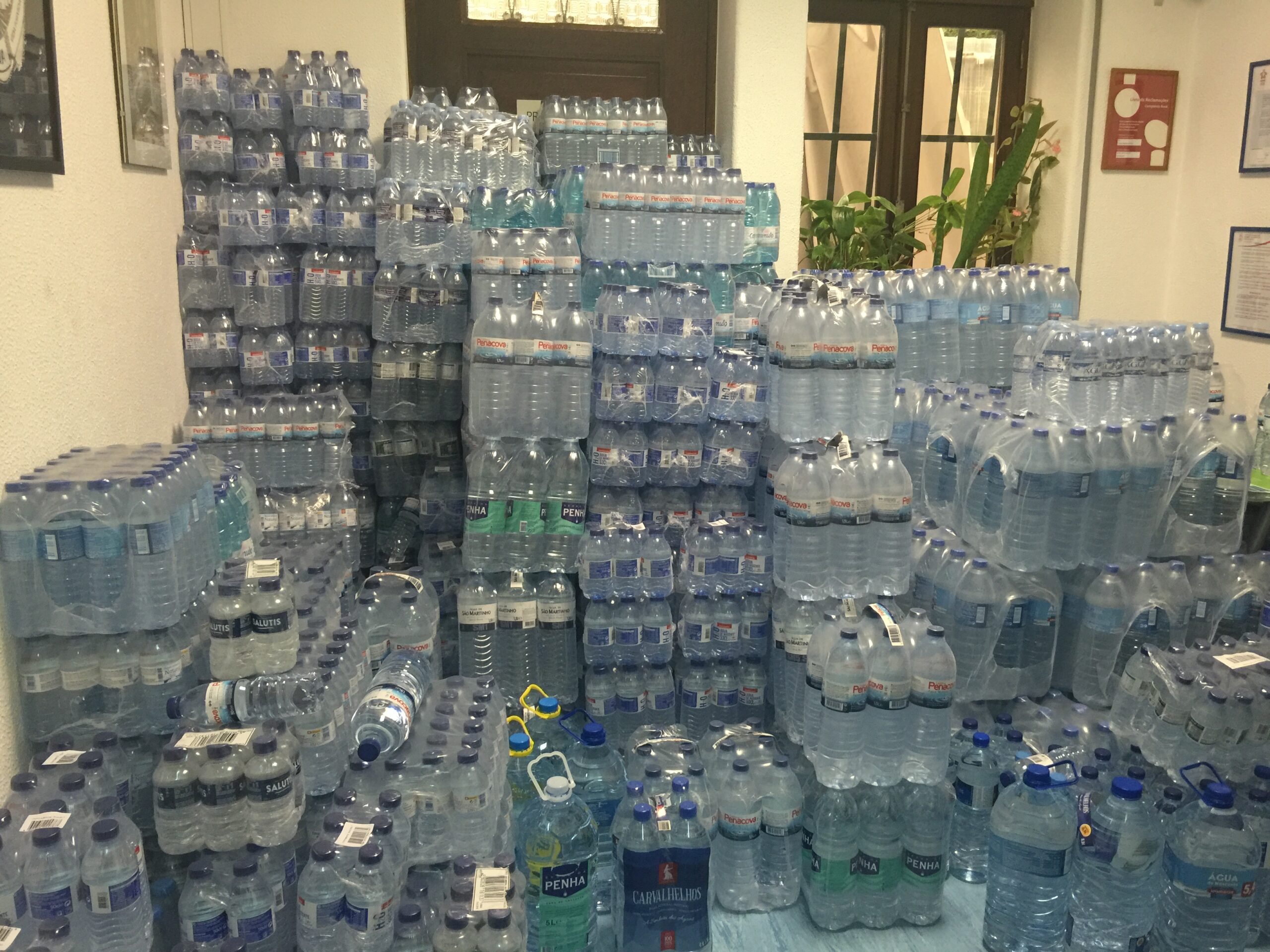 População de Viana “enche” quartel dos Voluntários com alimentos para os bombeiros