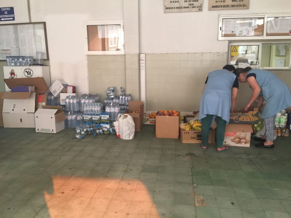 População de Viana “enche” quartel dos Voluntários com alimentos para os bombeiros