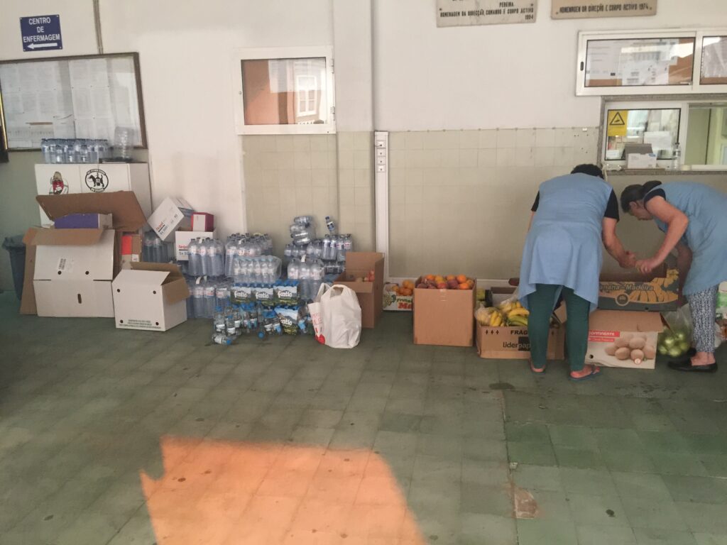População de Viana “enche” quartel dos Voluntários com alimentos para os bombeiros
