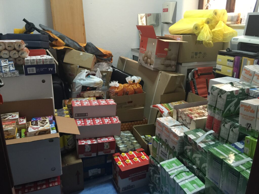 População de Viana “enche” quartel dos Voluntários com alimentos para os bombeiros
