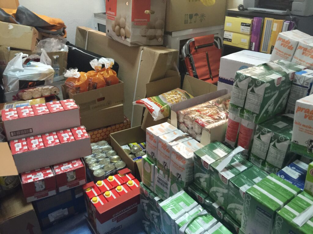 População de Viana “enche” quartel dos Voluntários com alimentos para os bombeiros