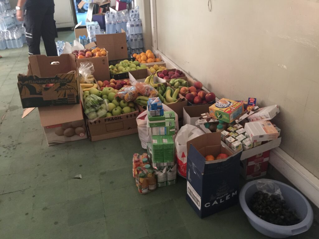População de Viana “enche” quartel dos Voluntários com alimentos para os bombeiros