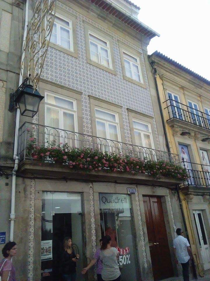 Mulher de cerca 80 anos encontrada morta em casa no centro de Viana