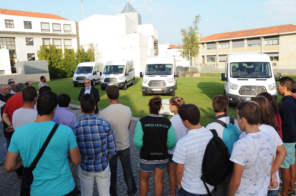 Câmara de Viana do Castelo entrega carrinhas a clubes desportivos do concelho