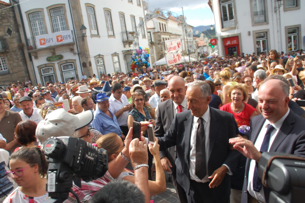 Marcelo Rebelo de Sousa recebe banho de multidão nas Feiras Novas de Ponte Lima com 250 a 300 mil pessoas