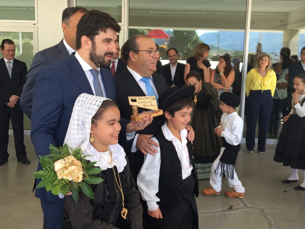 Ministro da Educação diz que ano letivo começa com “tranquilidade” com professores e auxiliares “colocados a tempo”