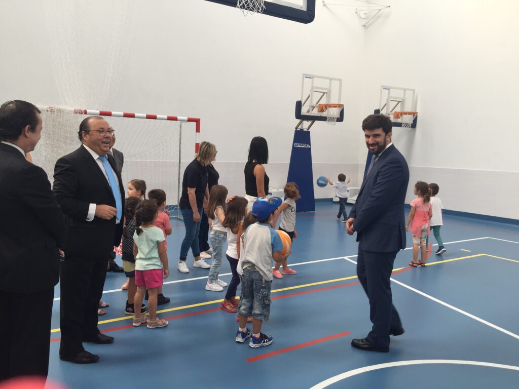 Ministro da Educação diz que ano letivo começa com “tranquilidade” com professores e auxiliares “colocados a tempo”