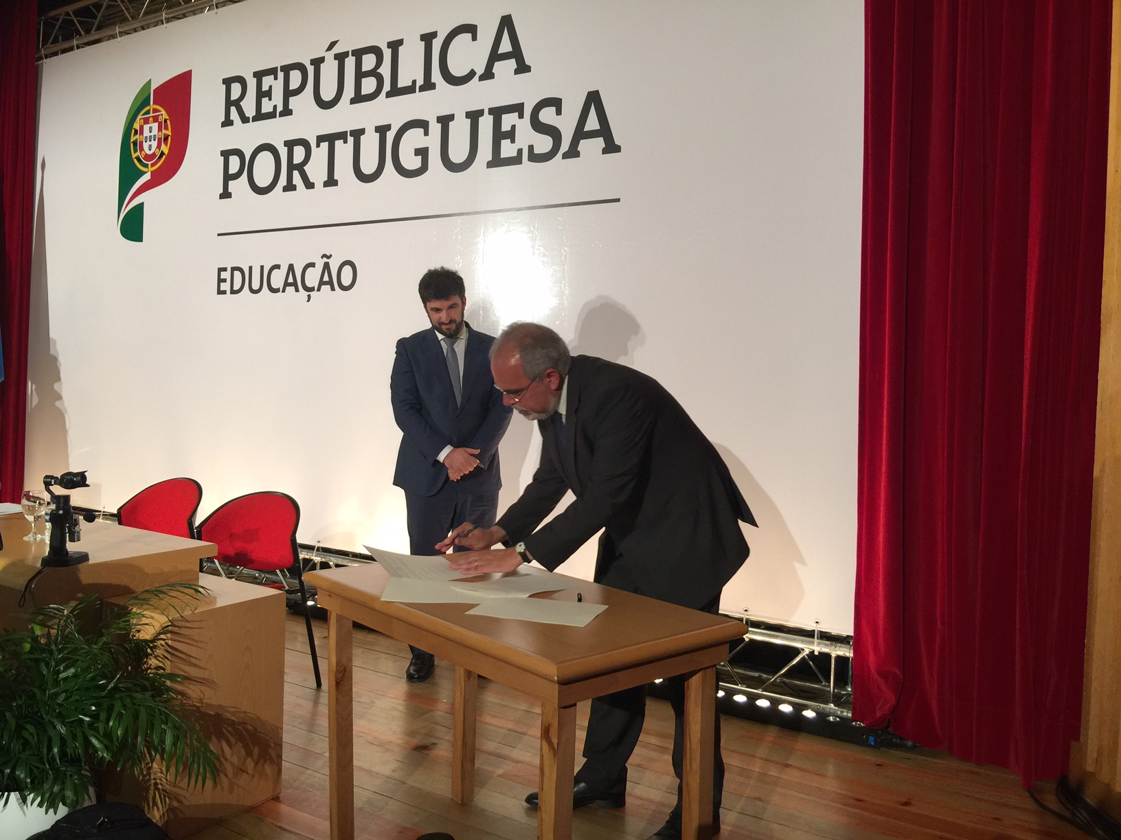 Obras nas Escolas Frei Bartolomeu dos Mártires e Barroselas arrancam na Páscoa de 2017