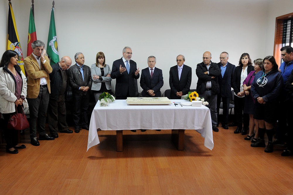 Executivo socialista inaugura reabilitação de estrada e partipa em benção de trator em São Romão do Neiva