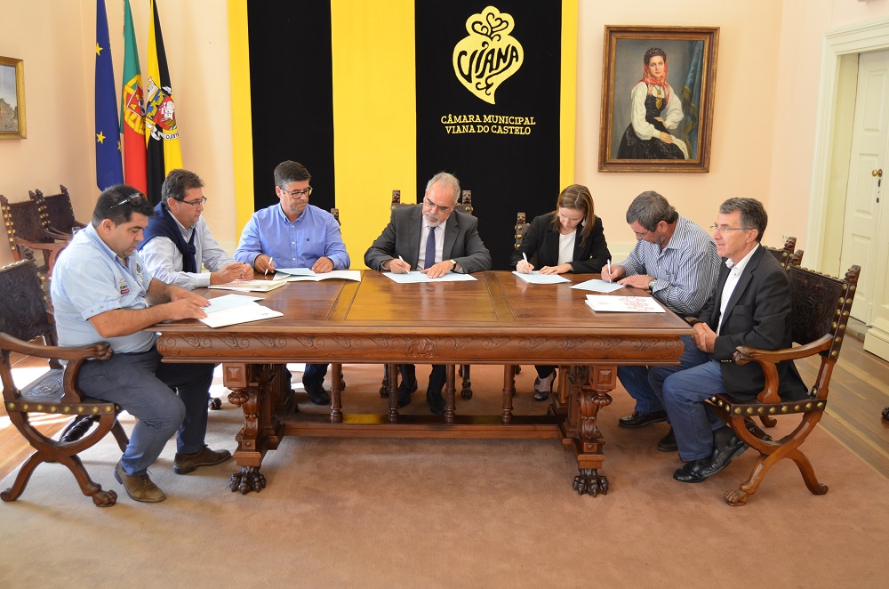 Câmara  assina protocolos no valor de 110 mil euros com associações e clubes desportivos de Viana