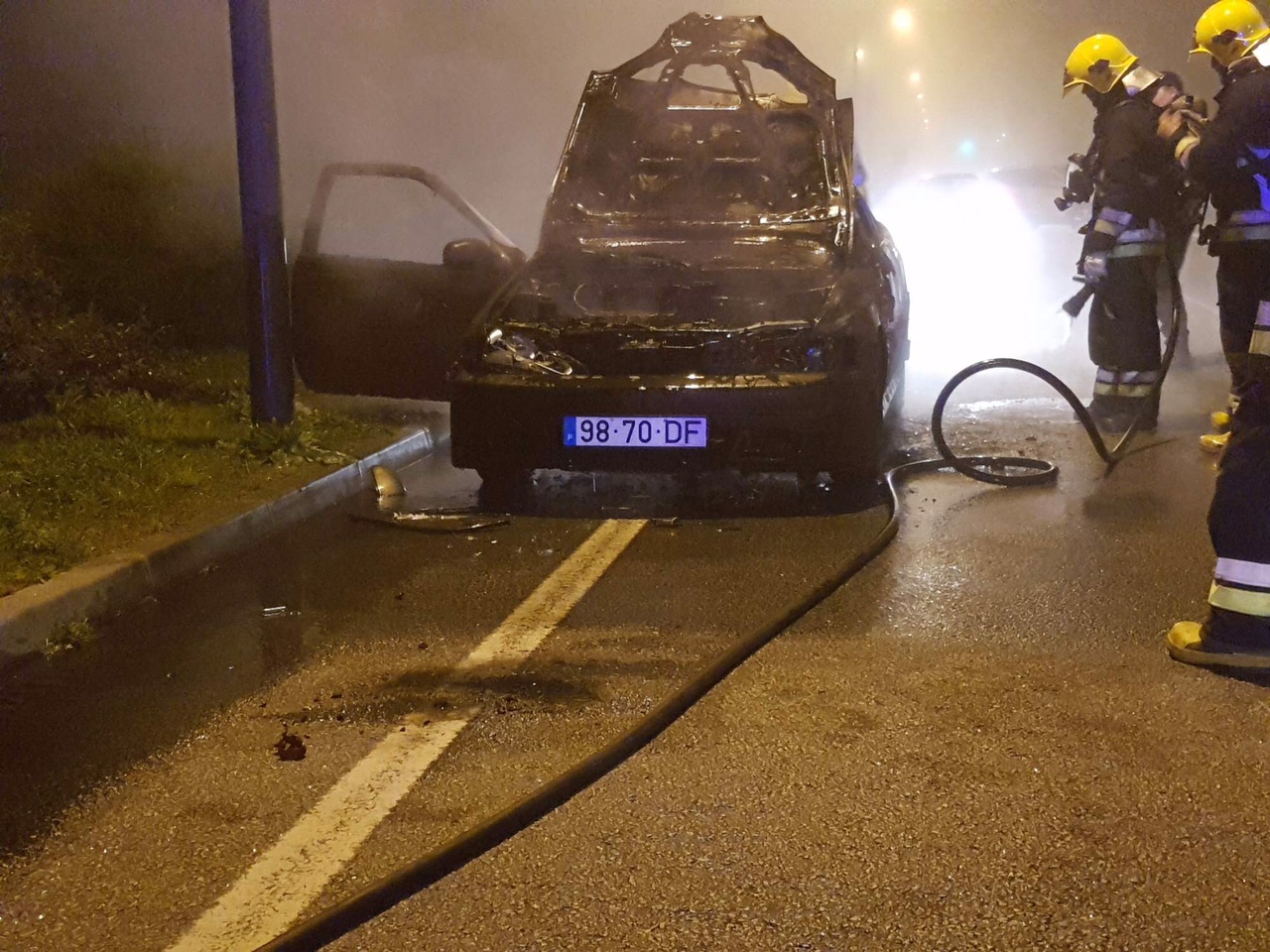 Carro que transportava criança incendeia-se e explode em Viana mas sem provocar feridos