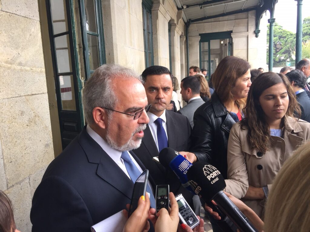 Ministro Pedro Marques dá tiro de partida nas obras do troço Nine-Viana da linha do Minho e anuncia antecipação da 2ªfase