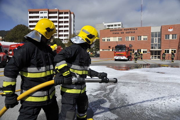 Bombeiros Municipais de Viana abrem quartel para comemorar 237 anos