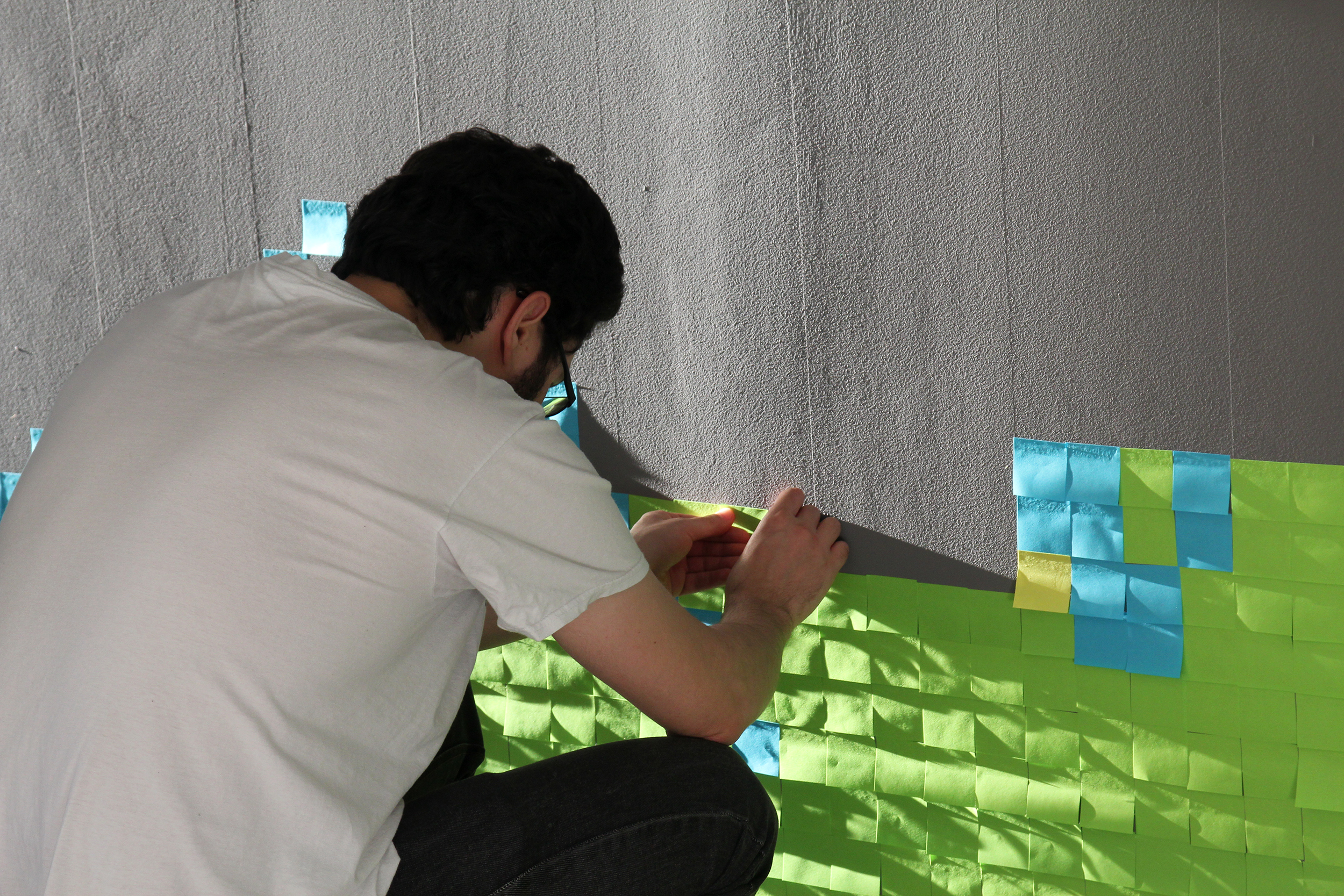 Mural com três metros de altura e 5.000 ‘post-it’s’ homenageia Fernando Pessoa